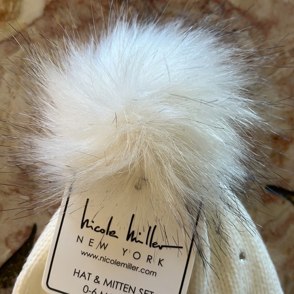 Nicole Miller Ivory Scallop Knit Hat & Mitten Set With Rhinestones 0 to 6 Months - Picture 6 of 8